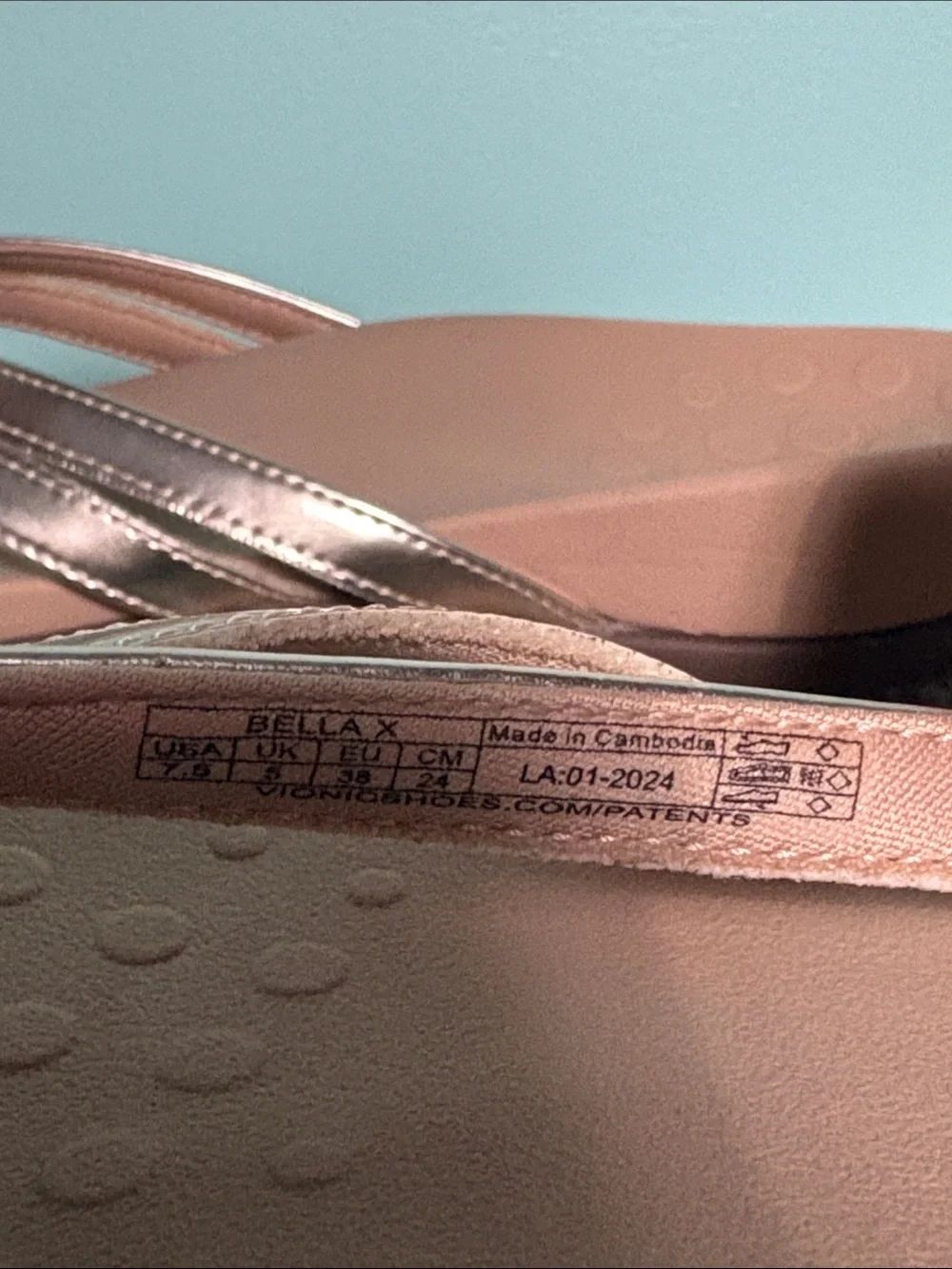Women’s Vionic Bella X Toe Post Metallic Gold Flip-Flops with Bow. Size-7.5